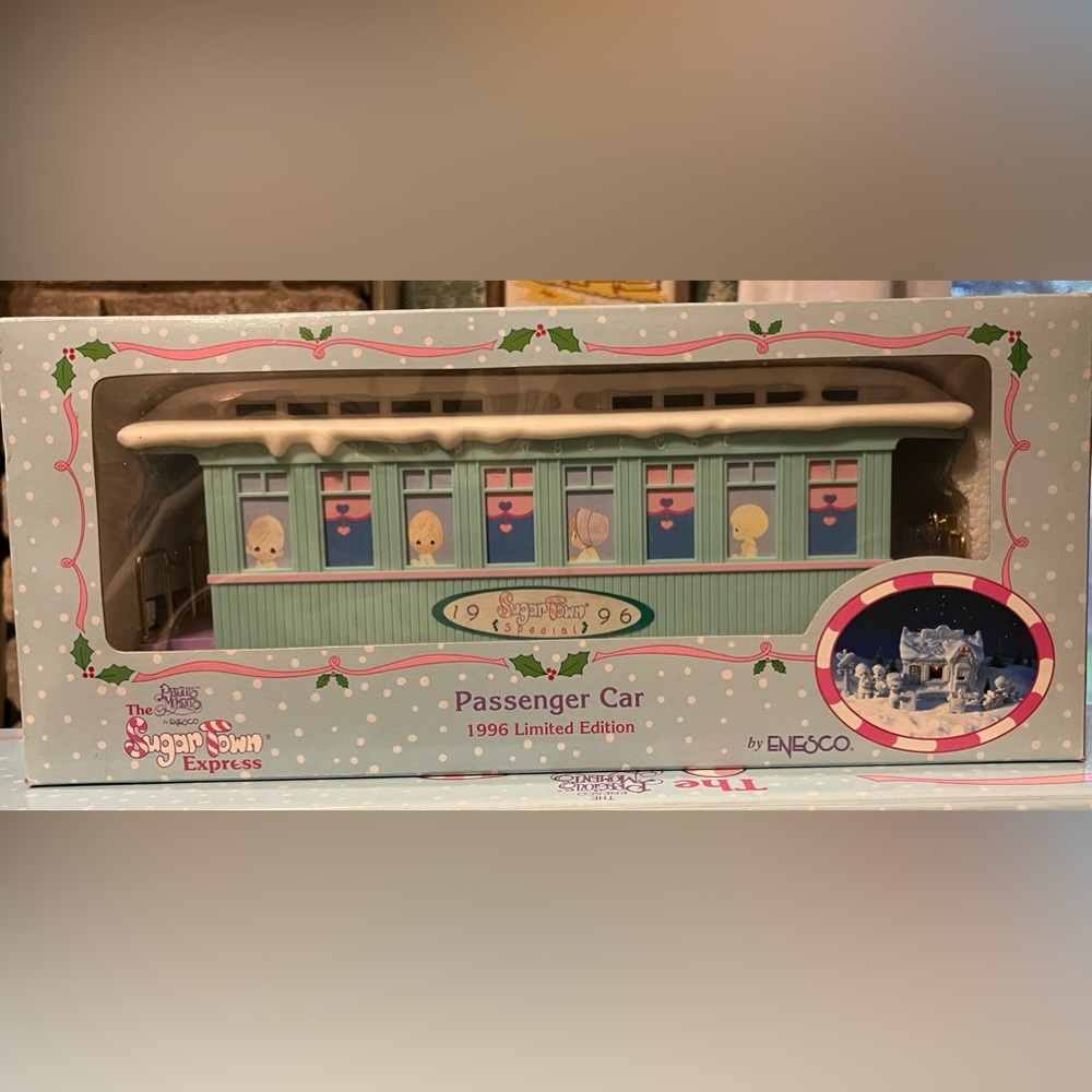 TRAIN PASSENGER CAR PRECIOUS MOMENTS SUGAR TOWN EXPRESS 1996